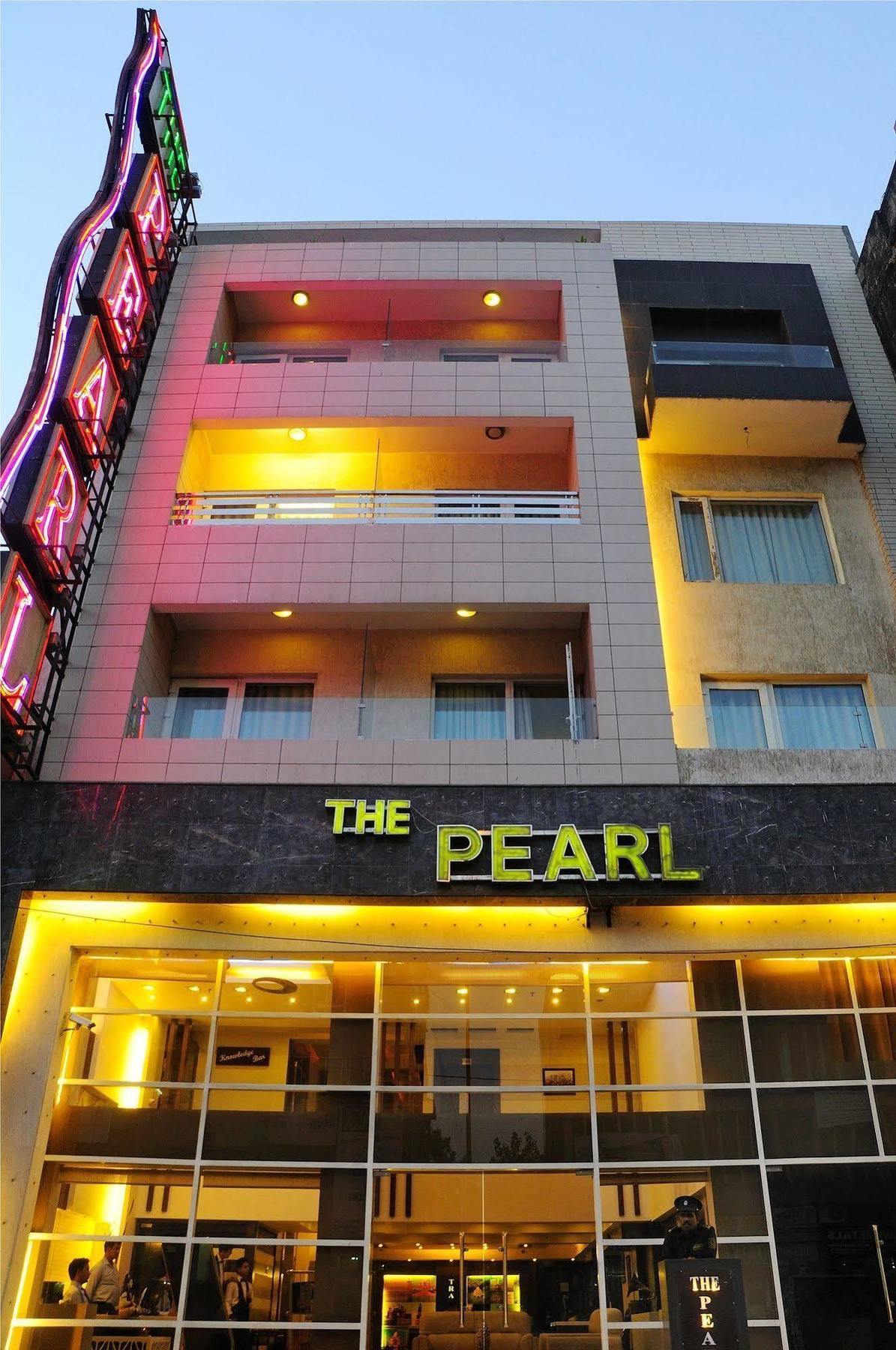 The Pearl Hotel Нью-Дели Экстерьер фото